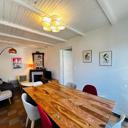 Charmante Maisonnette à Fouras, 200m De La Plage, Idéale Pour 4 Personnes - Fr-1-709-86 Fouras