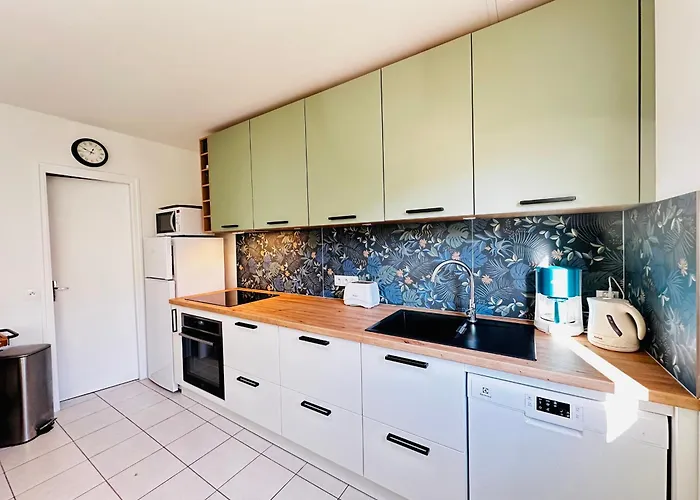 Charmante Maisonnette à Fouras, 200m De La Plage, Idéale Pour 4 Personnes - Fr-1-709-86 *