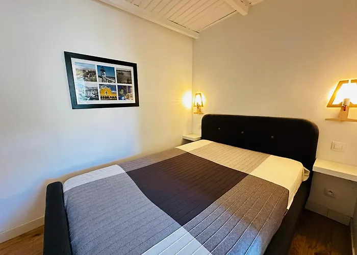 Charmante Maisonnette à Fouras, 200m De La Plage, Idéale Pour 4 Personnes - Fr-1-709-86 *