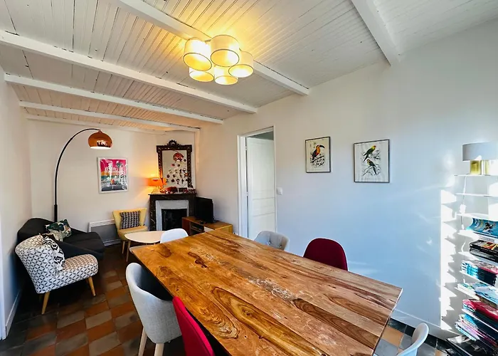 Charmante Maisonnette à Fouras, 200m De La Plage, Idéale Pour 4 Personnes - Fr-1-709-86 Fouras