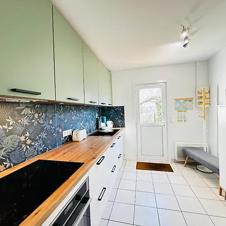 Charmante Maisonnette A Fouras, 200m De La Plage, Ideale Pour 4 Personnes - Fr-1-709-86 * Fouras