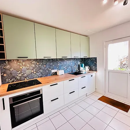 Charmante Maisonnette A Fouras, 200m De La Plage, Ideale Pour 4 Personnes - Fr-1-709-86