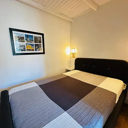 Charmante Maisonnette A Fouras, 200m De La Plage, Ideale Pour 4 Personnes - Fr-1-709-86 *